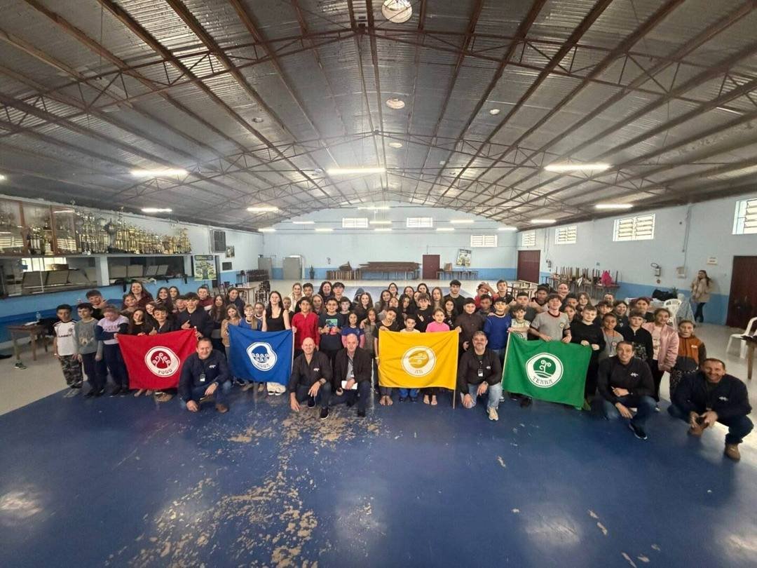 Alunos e professores participam de encontro regional do Programa Verde é Vida