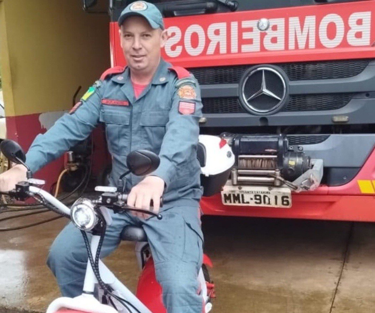 Bombeiro é encontrado esfaqueado na rua e morre após discussão com namorado da ex em SC