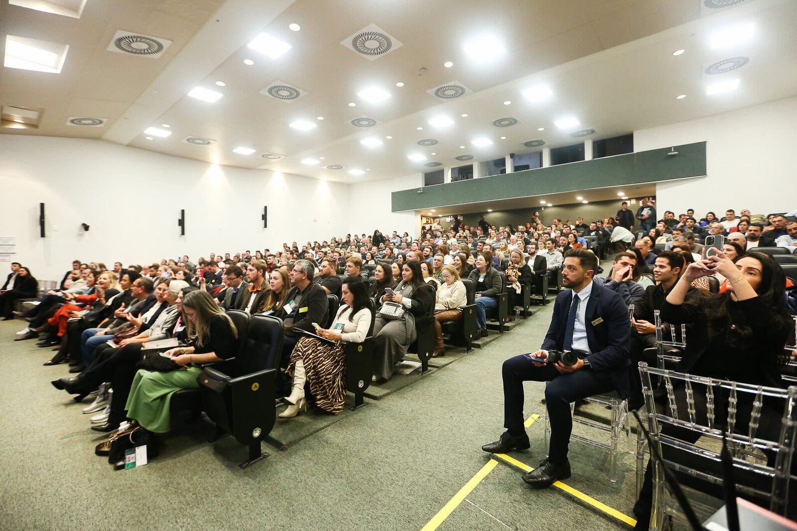 Alesc promove encontro para vereadores e lança programa de atualização dos regimentos internos