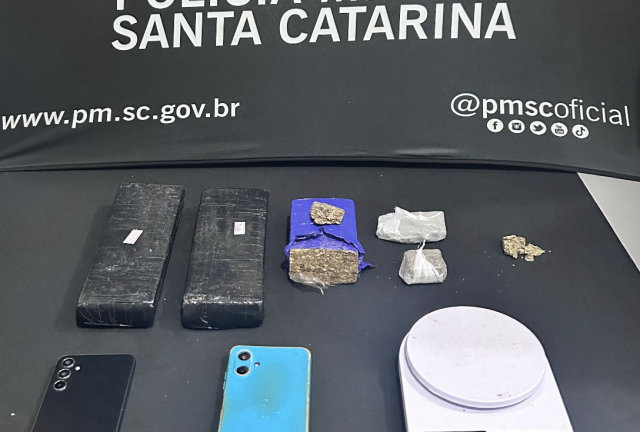 Polícia Militar prende dois homens por tráfico de drogas e apreende mais de 1,6 kg de maconha em Iporã do Oeste