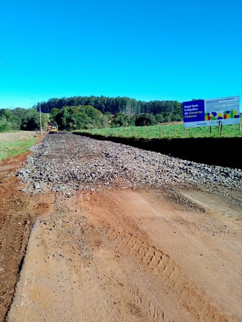 Empreiteira conclui instalação de tubulações para asfaltamento de rodovia no interior de Guaraciaba