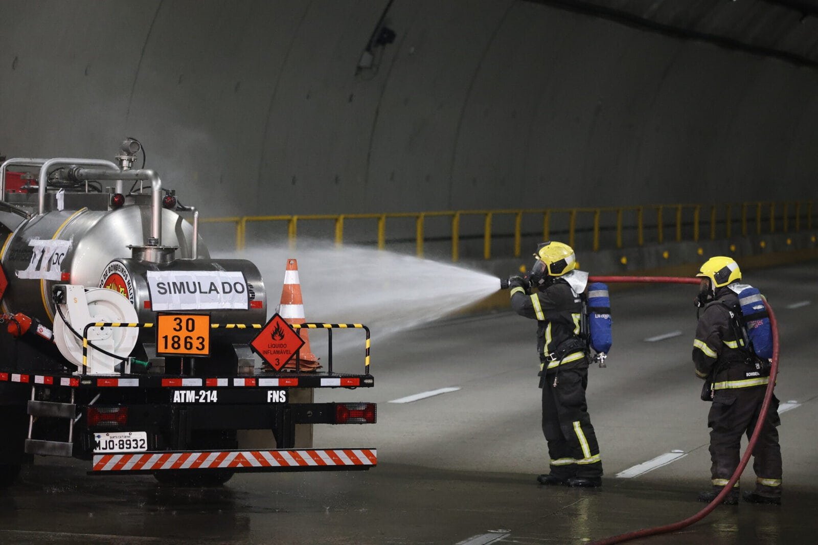 Simulado de acidente com produto perigoso mobiliza equipes de emergência no Túnel Antonieta de Barros