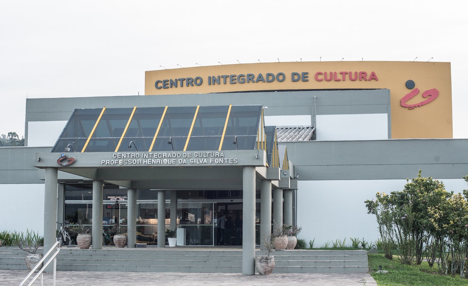 Ex-presidente da Fundação de Cultura de SC terá que devolver R$ 396 mil por 'obra fantasma' em teatro tradicional
