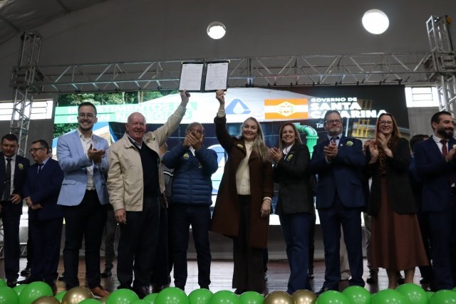 Em Maravilha, Jorginho Mello entrega obras e assina protocolo de intenções para saúde e reservatório de água