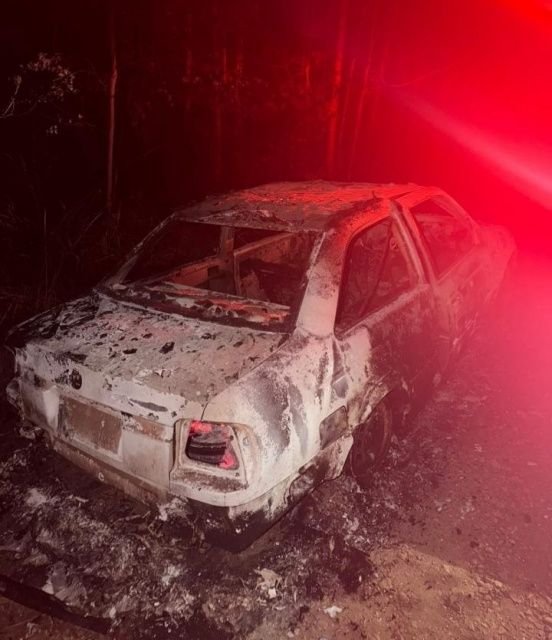 Homem é preso após incendiar casa e carro da própria família
