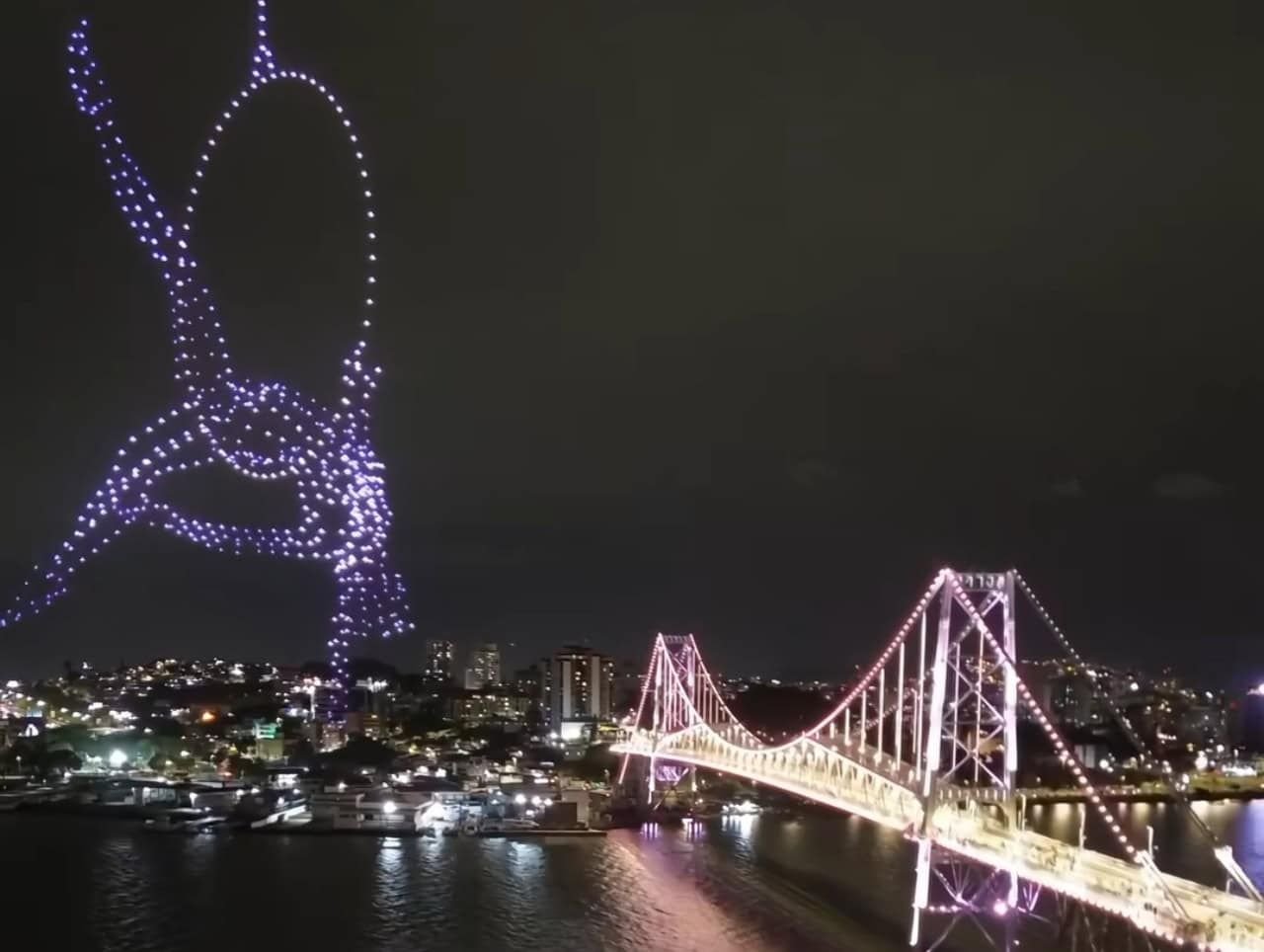 TCE vai analisar voto que aponta superfaturamento em show de drones no Réveillon de Florianópolis