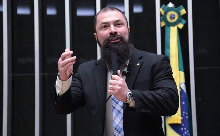 Comissão da Câmara aprova projeto que permite usar FGTS para compra de armas