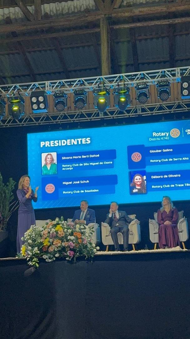 Presidente do Rotary Club São Miguel do Oeste – Arcanjo toma posse durante Assembleia Distrital