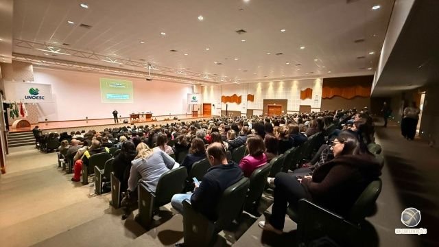 Mais de 300 servidores da Educação participam de semana de formação continuada em São Miguel do Oeste