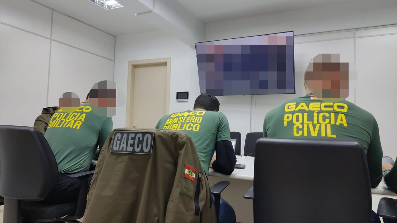 Megaoperação do Gaeco mira facção criminosa e monta base em São Miguel do Oeste