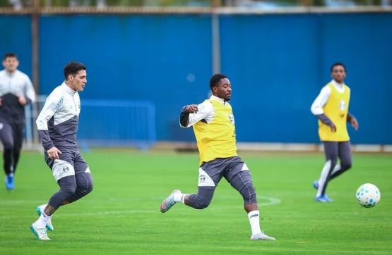 Sete jogadores do Grêmio podem assinar pré-contrato a partir desta quarta-feira, veja a lista