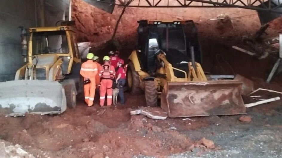 Trabalhador morre e outro desaparece após desabamento de barracão em SC