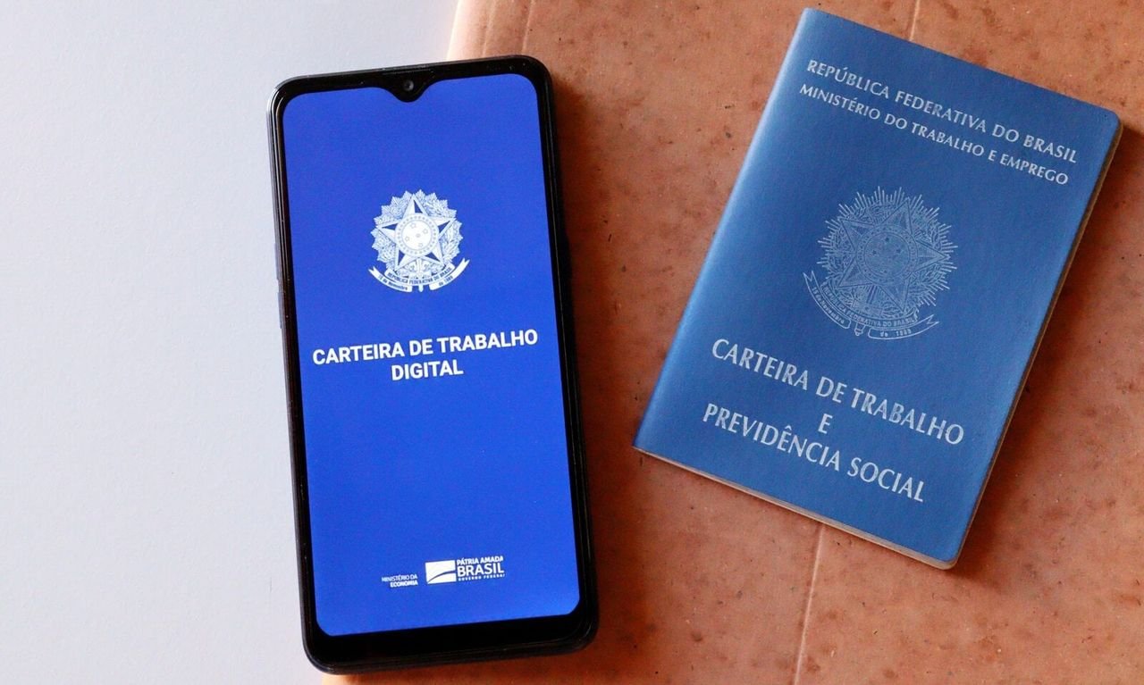 Comércio de Santa Catarina acumula fechamento de vagas em 2026, enquanto serviços ampliam contratações