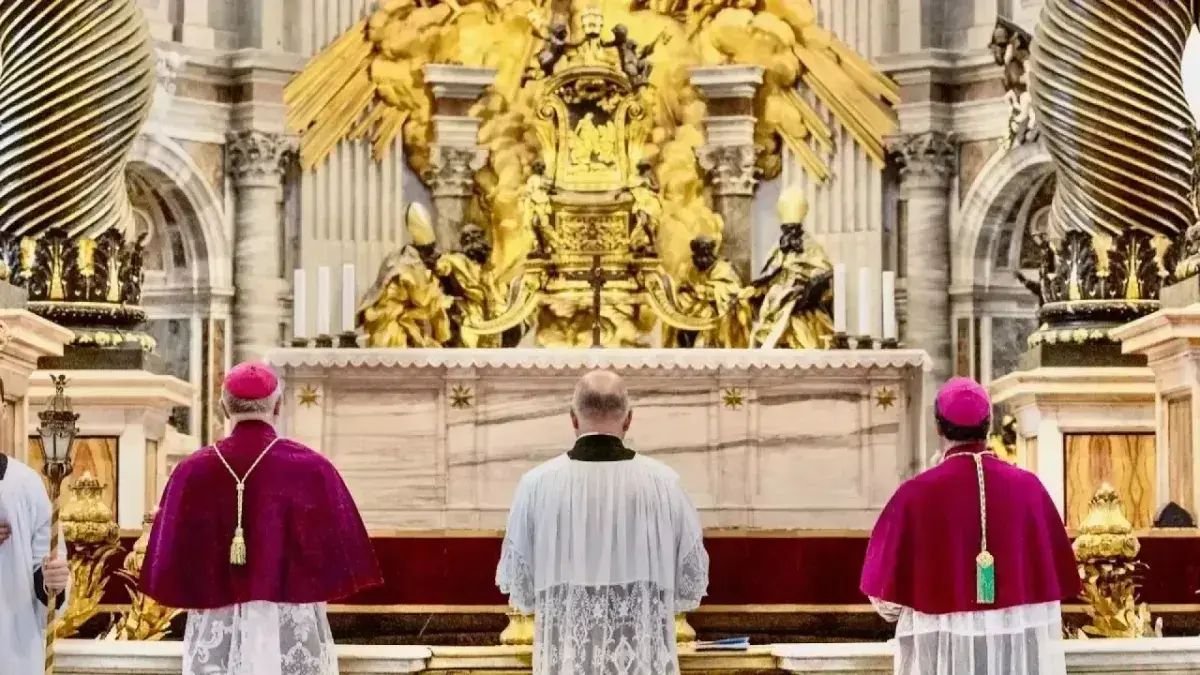 Vaticano excomunga bispos e integrantes de grupo católico dissidente