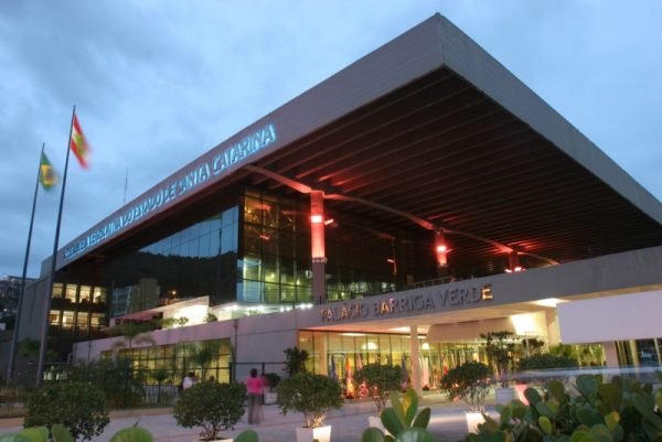 Projeto apoiado pela OAB/SC avança na Alesc e amplia estrutura do Judiciário catarinense - Santa Catarina em Pauta