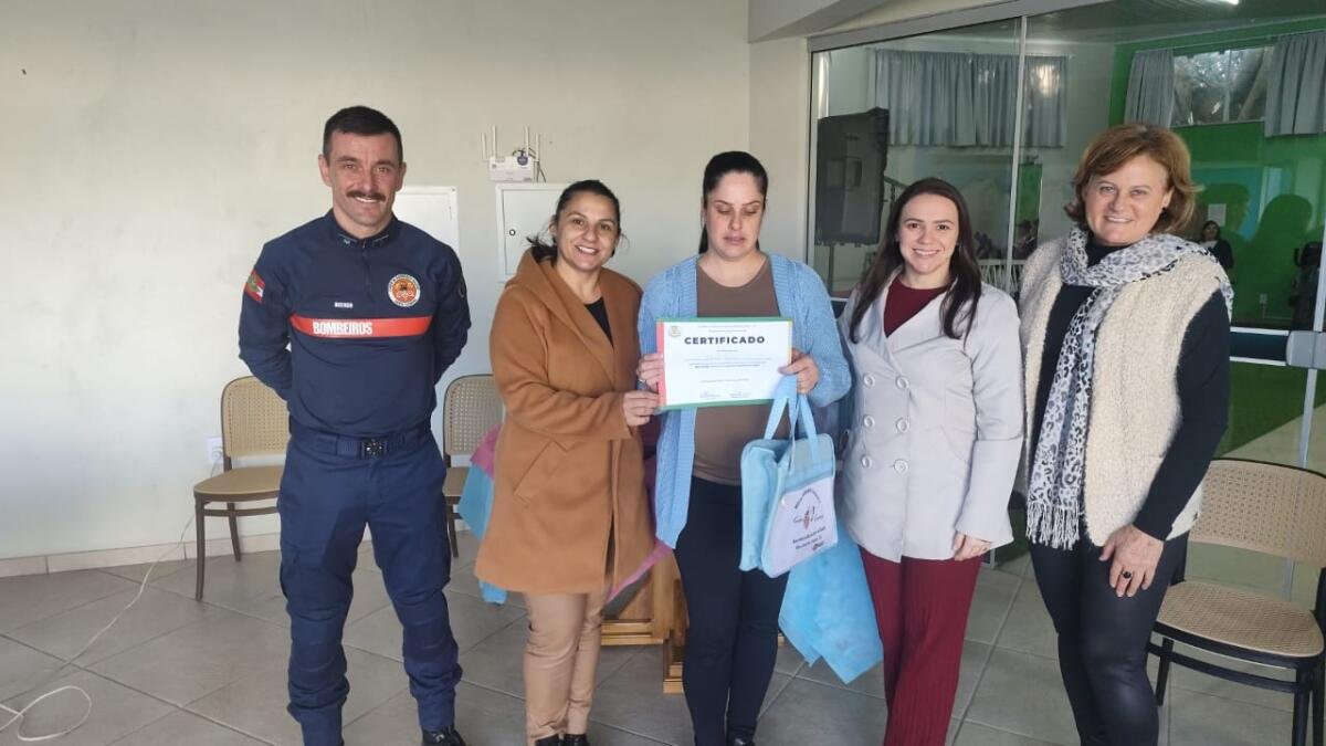 Curso para gestantes é concluído com entrega de bolsas maternidade e orientações dos bombeiros em São José do Cedro