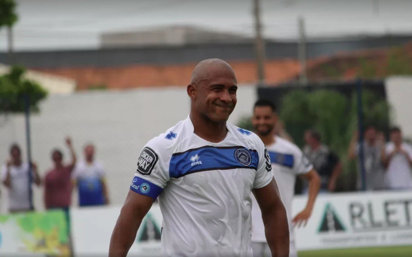 Ex-jogador de futebol e empresário são assassinados após ataque a tiros em loja de conveniência de SC