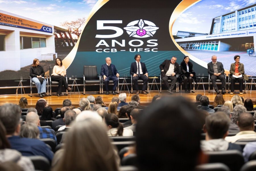 Alesc homenageia os 50 anos do Centro de Ciências Biológicas da UFSC