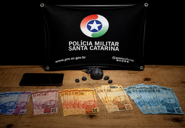 Homem tenta fugir da Polícia Militar, se joga no Rio Uruguai e acaba preso por tráfico de drogas em Itapiranga