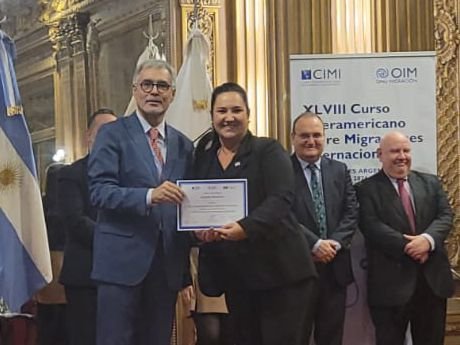 Secretária de Assistência Social representa São Miguel do Oeste em curso internacional sobre migração na Argentina