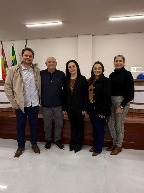 Representantes de Guaraciaba participam de reunião regional sobre Plano Municipal de Educação