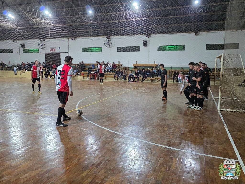 Campeonato Municipal de Futsal inicia com boa presença de público em Ervalzinho