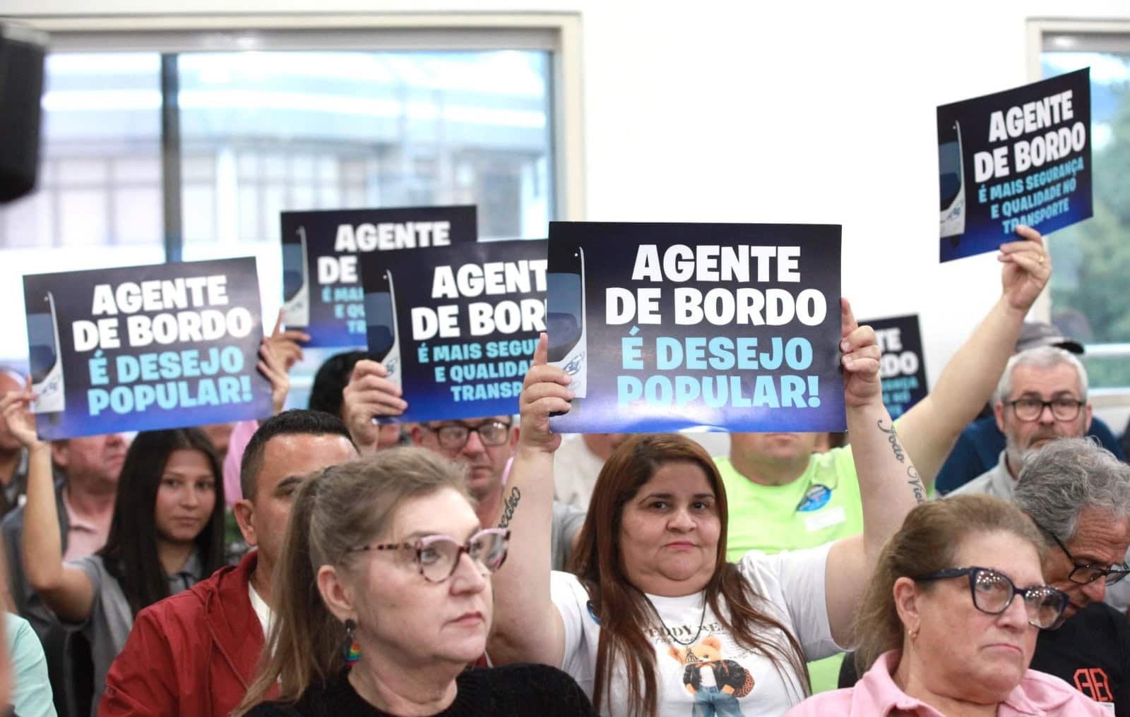 Projeto para manter agentes de bordo nos ônibus chega à Câmara de Blumenau - Santa Catarina em Pauta
