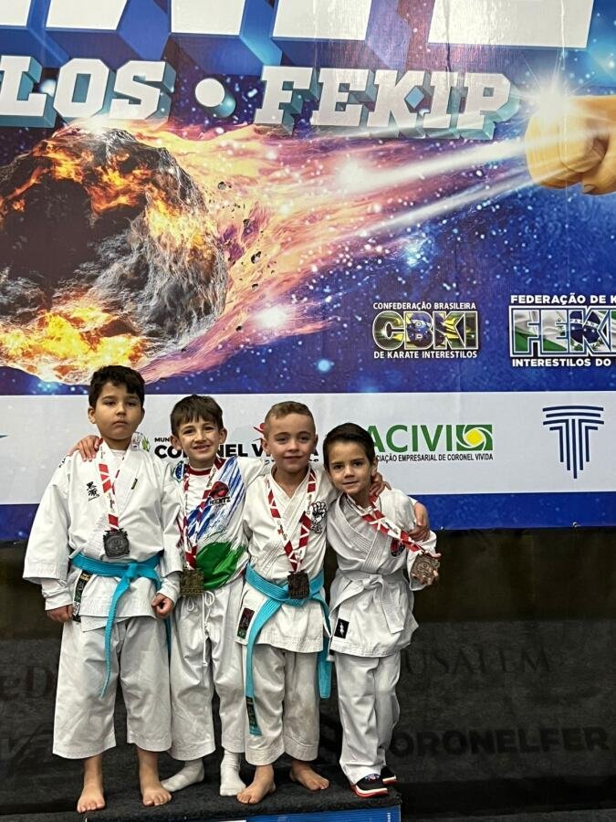 Karatê de Campo Erê conquista sete pódios no Campeonato Paranaense