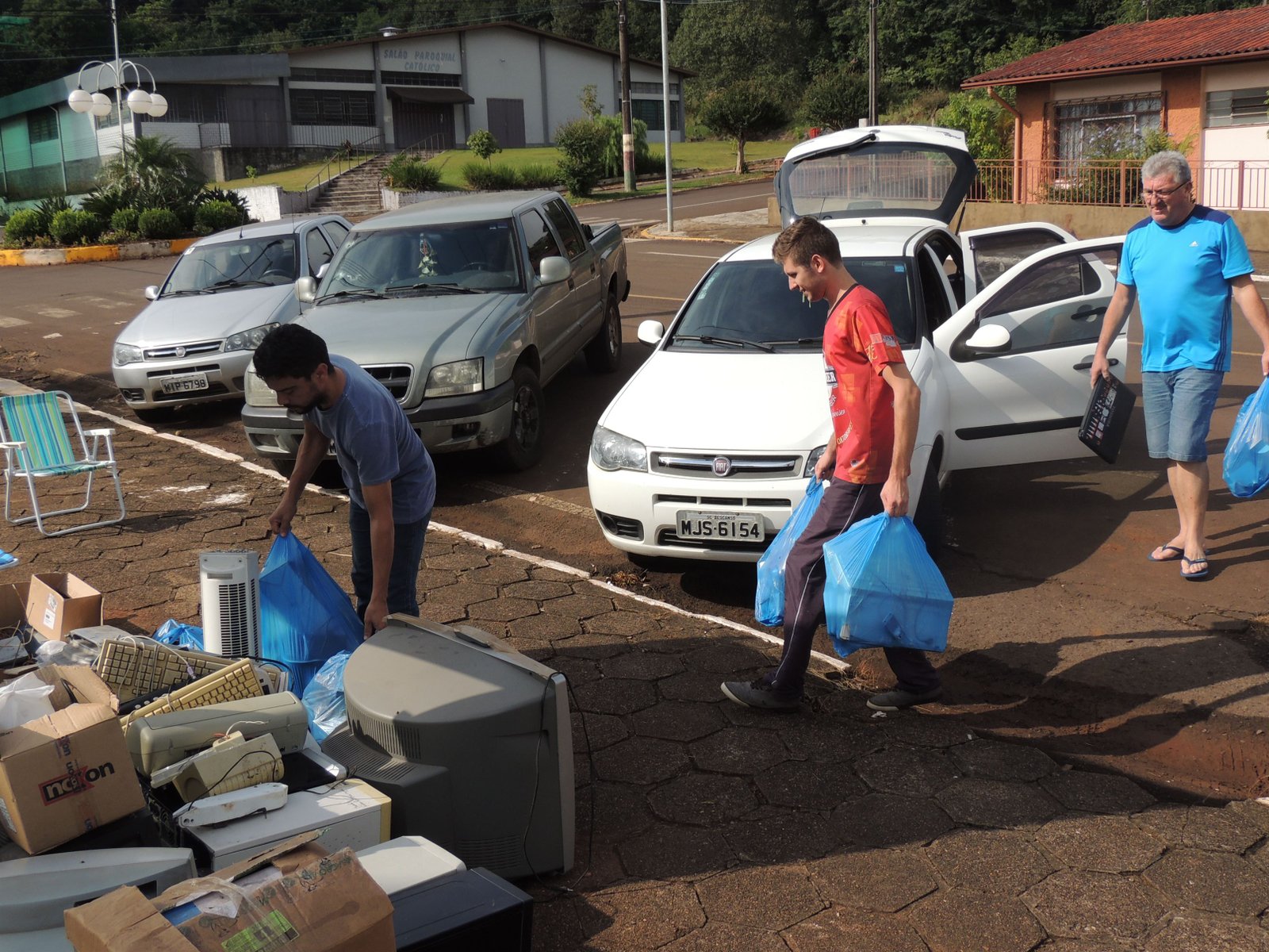 Campanha recolhe lixo eletrônico em Descanso