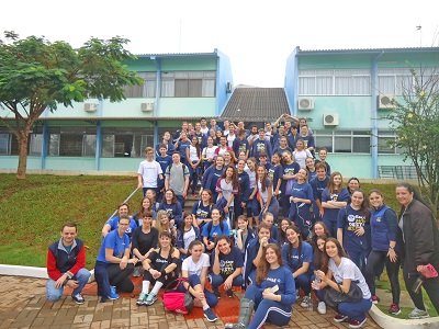 Alunos do Colégio La Salle Peperi participam de atividades interativas no Centro Esportivo da Unoesc