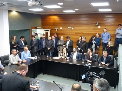 Parlamentares recebem 16 propostas para emenda coletiva de bancada