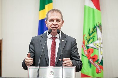 Redução de salário de políticos de Santa Catarina é proposto pelo deputado Mauricio Eskudlark