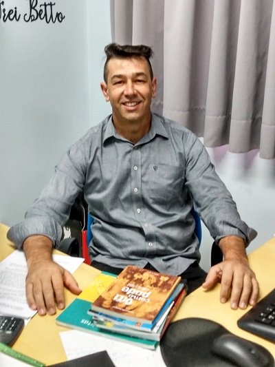 Escritores fundam a Academia de Letras do Extremo-Oeste