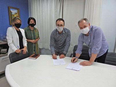 Unoesc e Prefeitura assinam termo que beneficiará comunidade com diversos serviços