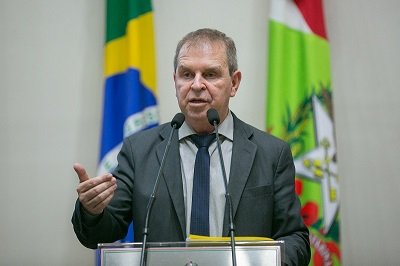 O deputado estadual, Mauricio Eskudlark (PL), vai protocolar o pedido de impeachment do governador, Carlos Moisés da Silva, na terça-feira (12), às 15h, na Assembleia Legislativa.  O