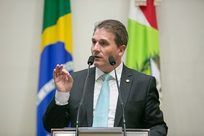 Liminar suspende lei que proibia o corte de água, luz e gás em SC