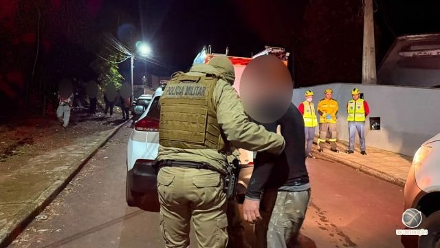 Homem embriagado é preso após atropelar e prensar amigo contra muro com caminhonete em São Miguel do Oeste