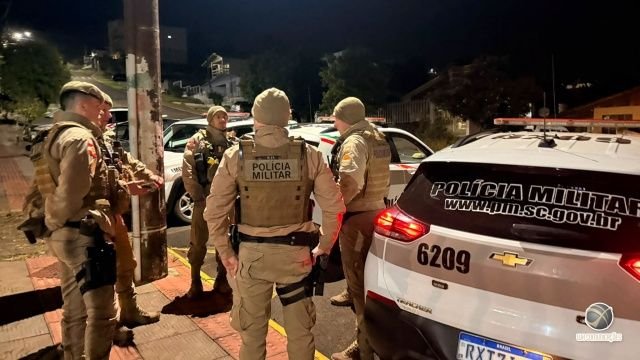 Homem é preso após agredir companheira, jogar gasolina em policial e tentar atear fogo em Itapiranga