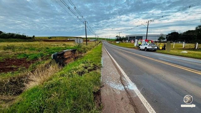 Carro com sete ocupantes capota na SC-163 em São Miguel do Oeste; quatro menores estão entre as vítimas