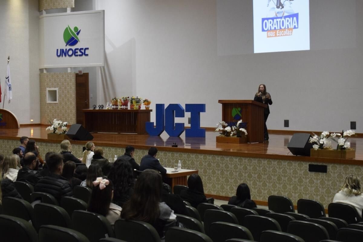 Final municipal do Concurso de Oratória da JCI reúne estudantes em São Miguel do Oeste