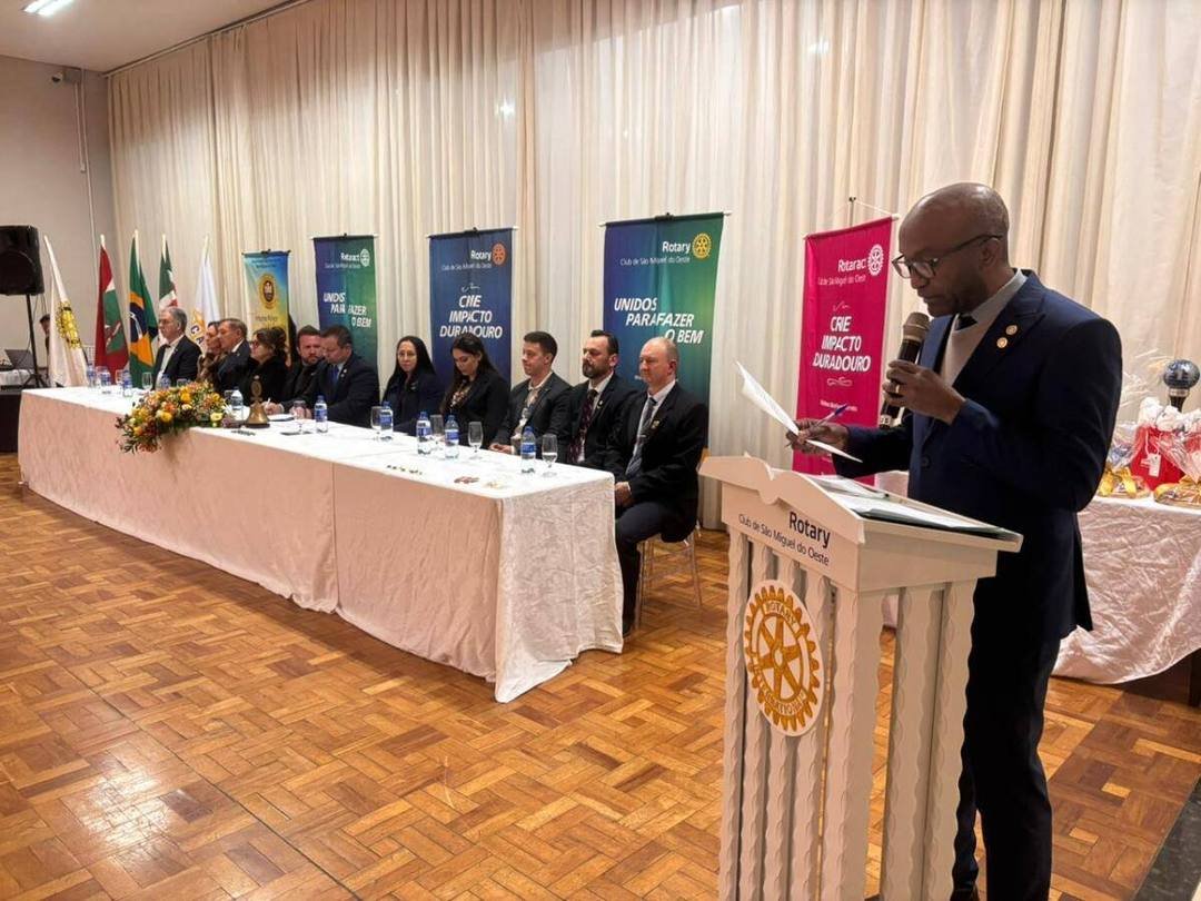 Rotary Club de São Miguel do Oeste empossa nova diretoria para o ano rotário 2026/2027