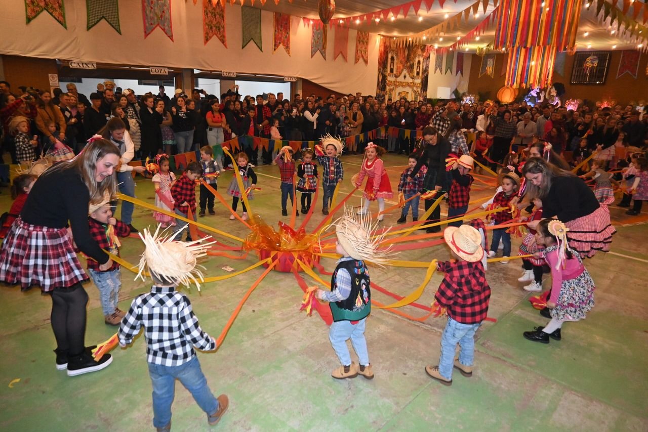 8º Arraiá de Descanso reúne comunidade em noite de tradição, cultura e diversão