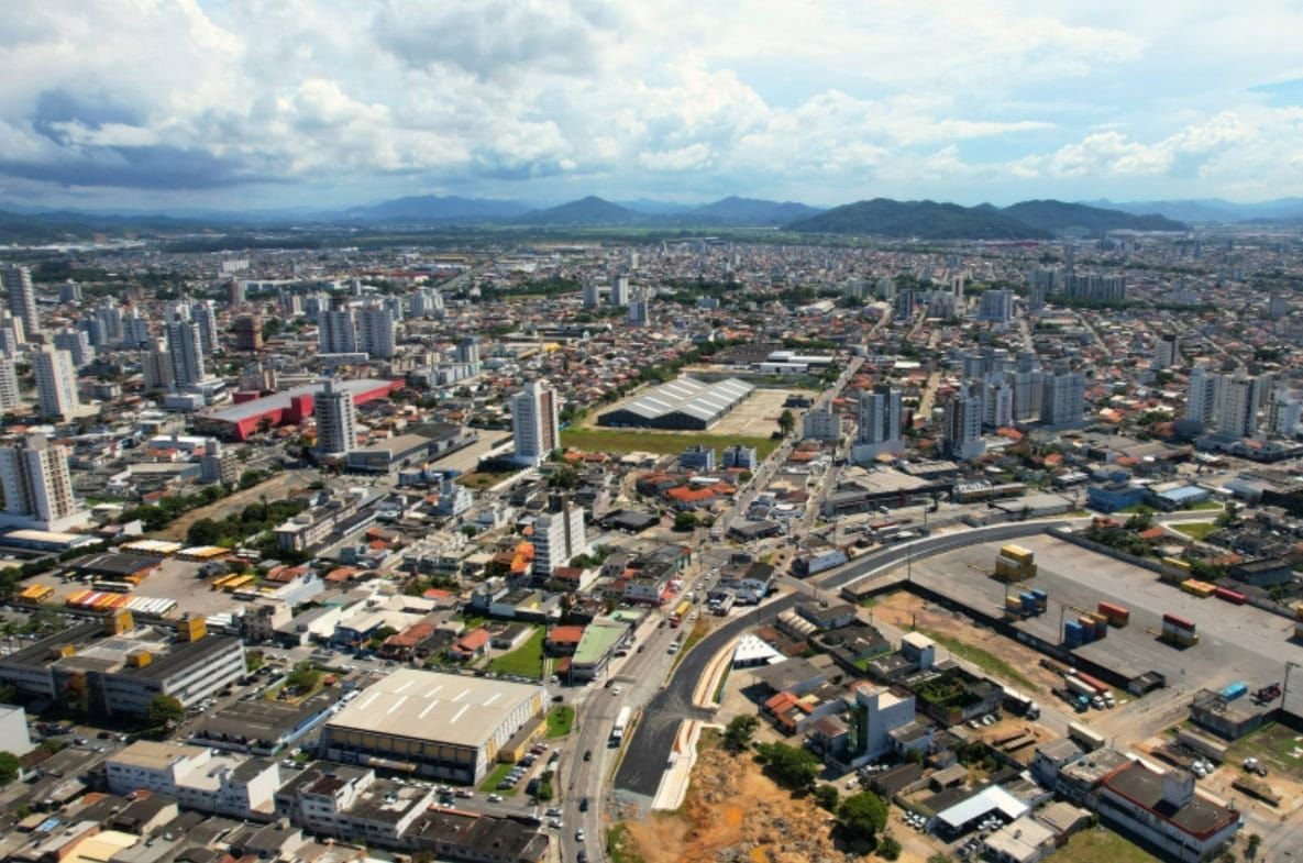 Itajaí lança plataforma que reúne dados urbanísticos e usa inteligência artificial para orientar cidadãos