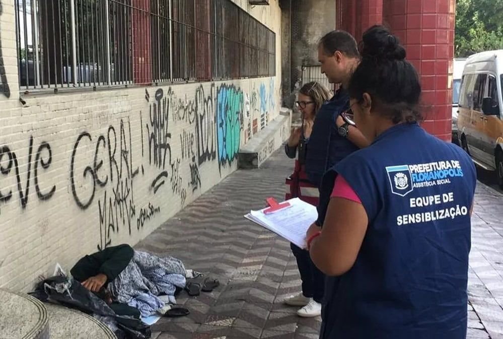 Florianópolis e Lages firmam acordo para compartilhar plataforma de atendimento à população em situação de rua