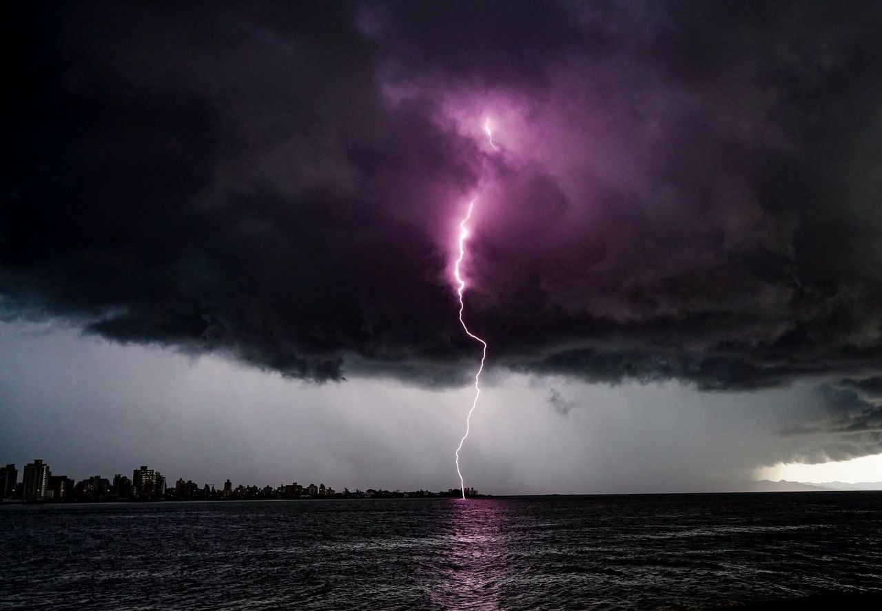 El Niño passa a influenciar o tempo em Santa Catarina com calor acima da média e risco de temporais