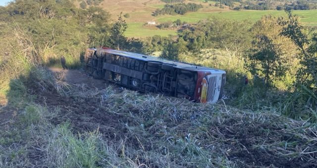 TRAGÉDIA NA SC-492: Hospital São José de Maravilha atualiza estado de saúde de vítimas de acidente com ônibus do Paraguai