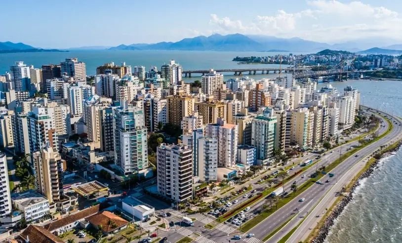 Suspensas as regras para prédios mais altos em Florianópolis; Vaguinho encerra polêmica em Criciúma; os marqueteiros das três principais campanhas — e outros destaques