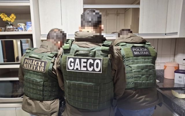 Operação do GAECO afasta 17 servidores e investiga fraude em concursos públicos no Oeste de SC