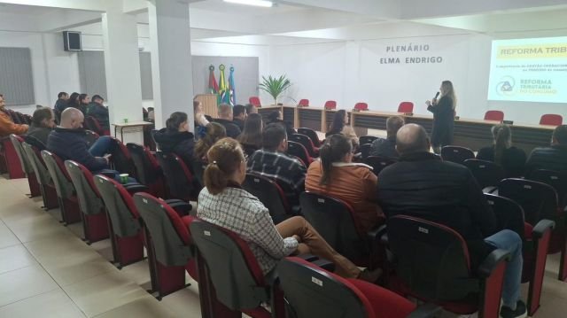 Sicredi Conexão leva conhecimento sobre a Reforma Tributária por meio do Programa Capacitar