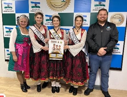 Comitiva da 16ª Semana Alemã convida população de Iporã do Oeste para evento cultural